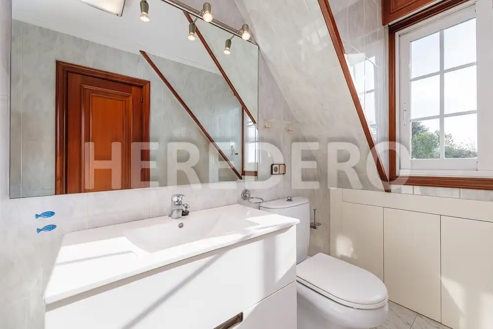 Baño de Casa o chalet en venta en Vigo  con Calefacción, Jardín privado y Terraza