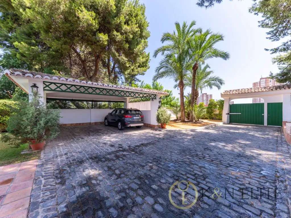 Vista exterior de Casa o xalet en venda en Alicante / Alacant amb Aire condicionat, Jardí privat i Terrassa