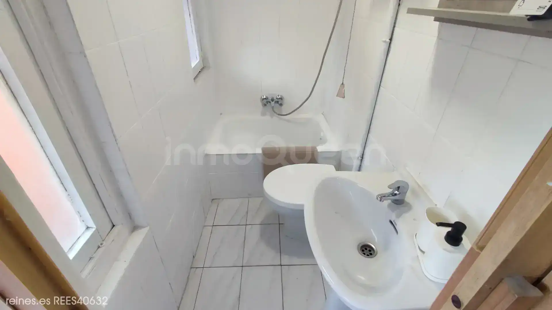 Badezimmer von Einfamilien-Reihenhaus zum Verkauf in Mieres (Asturias)