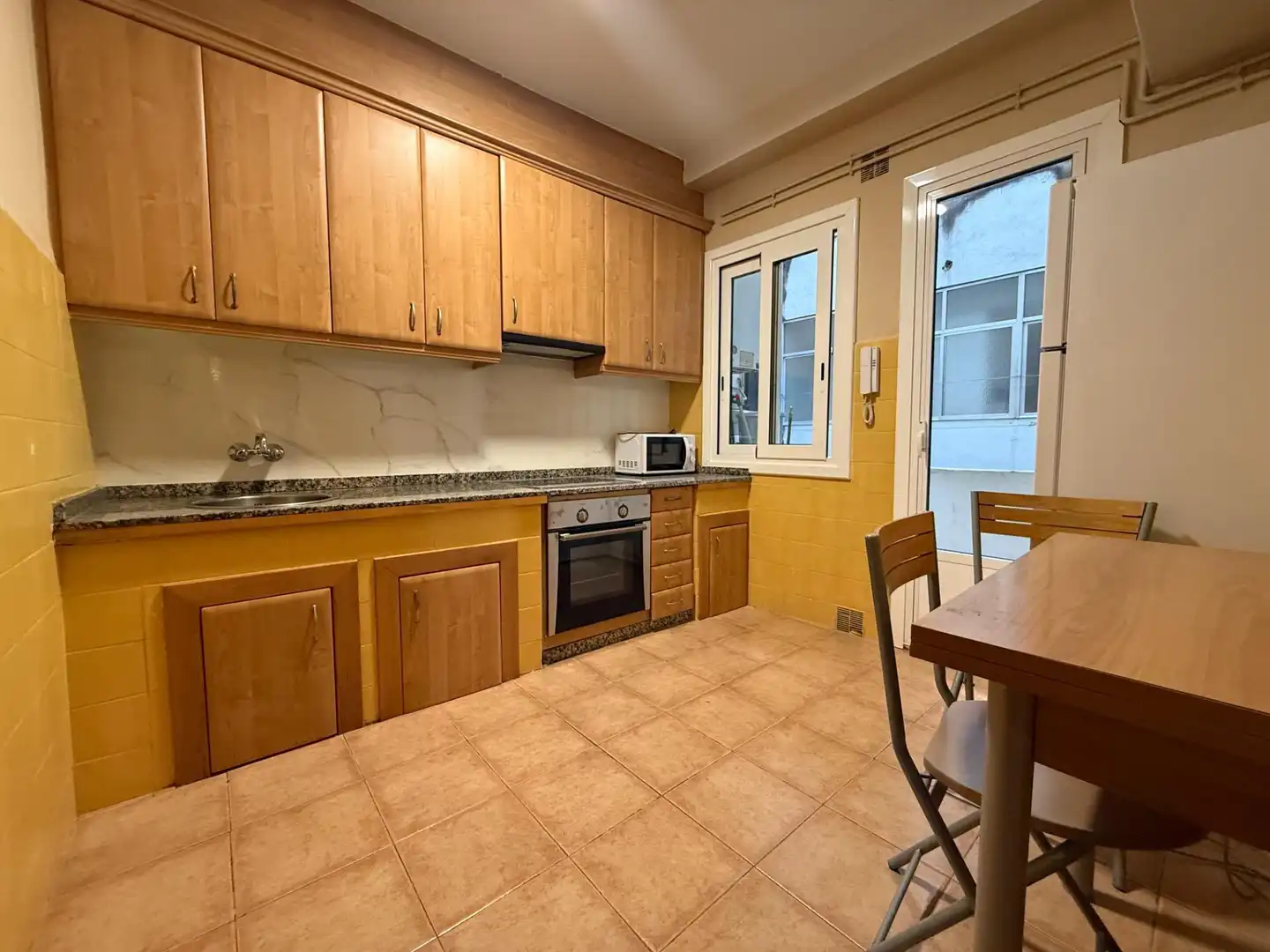 Flat with terrace to rent in Avenida HABANA, imagen 6
