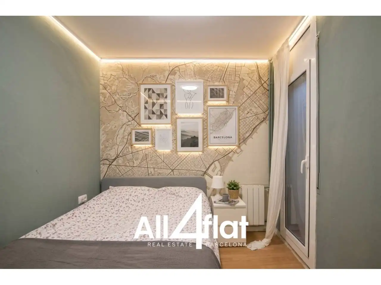 Bedroom of Apartments for sale in Barcelona  with Heating, Furnished and Balcony