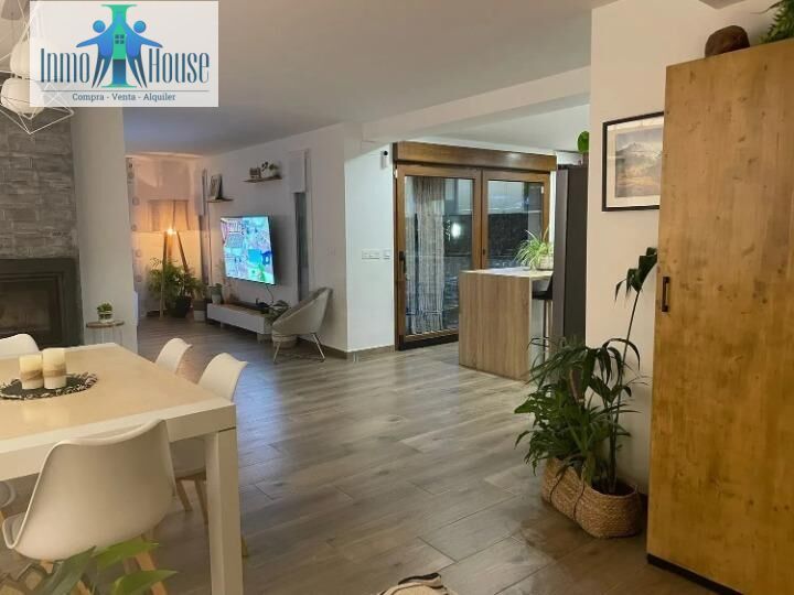 Sala d'estar de Casa o xalet en venda en  Albacete Capital amb Calefacció, Traster i Piscina