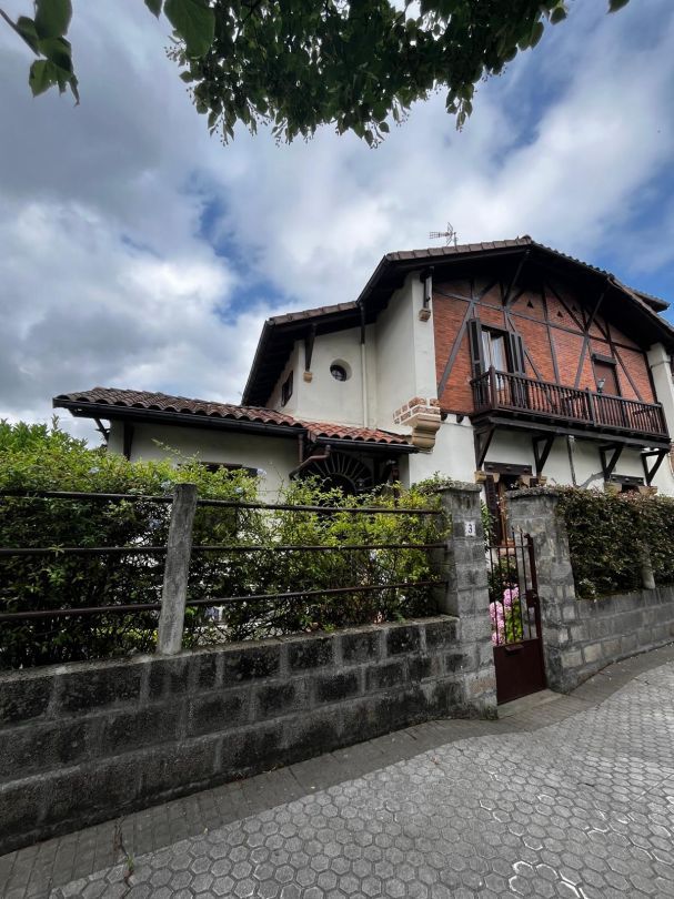 Vista exterior de Casa o xalet de lloguer en Donostia - San Sebastián  amb Calefacció i Balcó