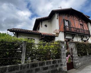 Vista exterior de Casa o xalet de lloguer en Donostia - San Sebastián  amb Calefacció i Balcó