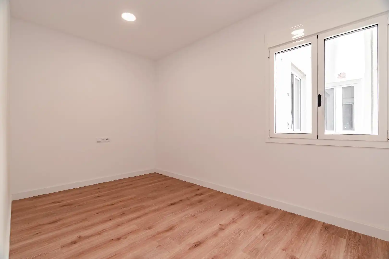 Schlafzimmer von Wohnung zum Verkauf in Tarragona mit Klimaanlage und Balkon