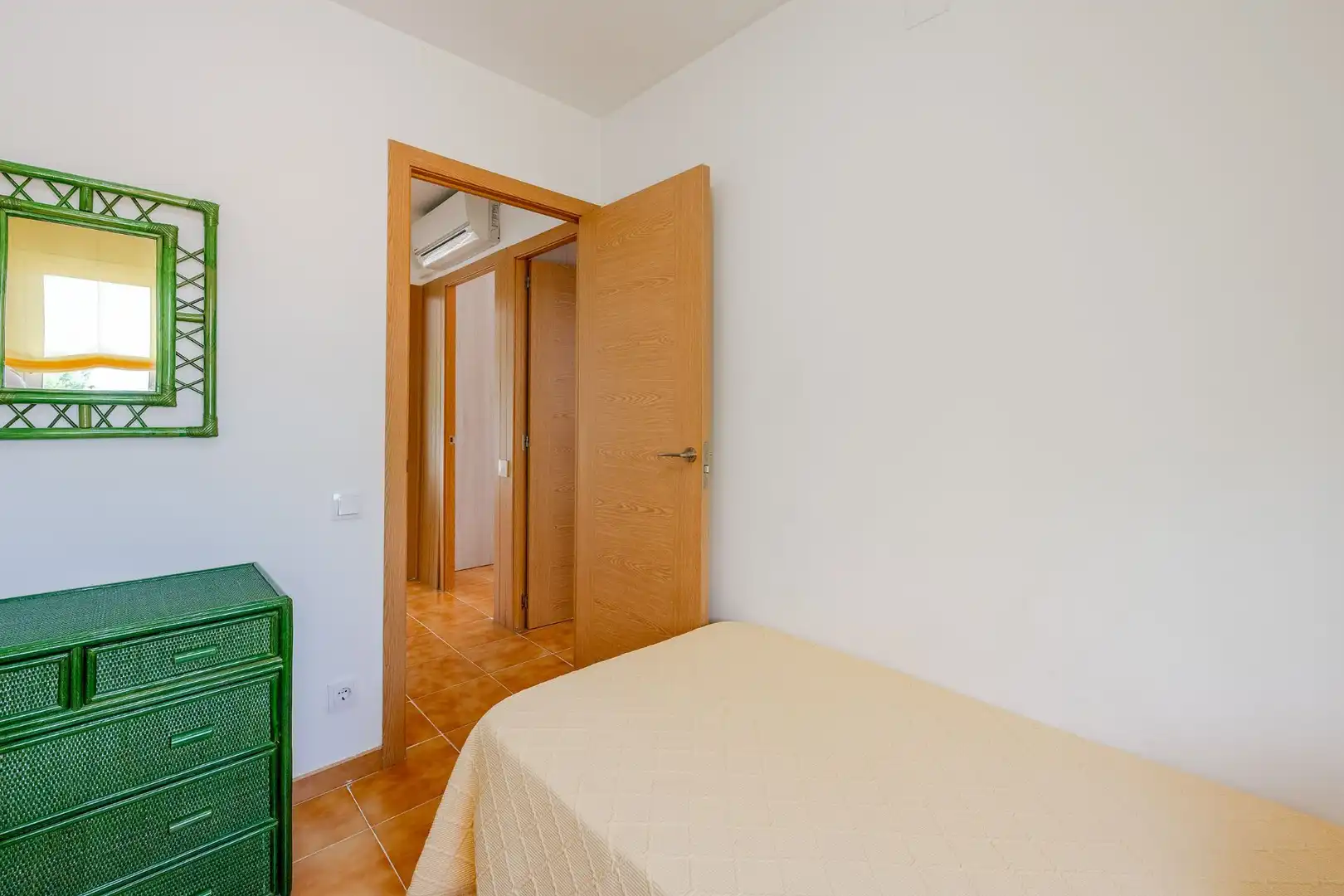 Dormitori de Casa adosada en venda en Cunit amb Aire condicionat, Calefacció i Jardí privat