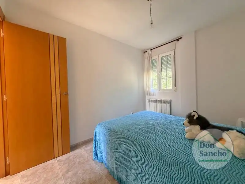 Dormitori de Casa o xalet en venda en Viana de Cega amb Calefacció, Terrassa i Traster