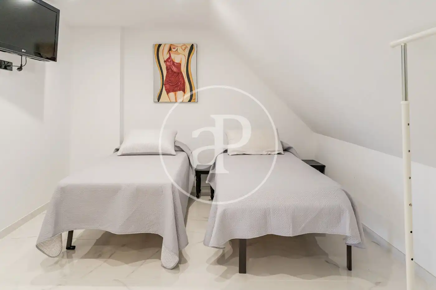 Habitación de Casa adosada en venta en Pozuelo de Alarcón con Aire acondicionado, Calefacción y Jardín privado