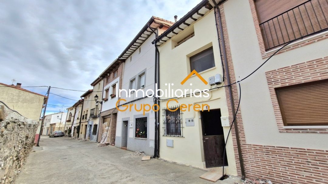 Vista exterior de Casa o xalet en venda en Tormantos amb Jardí privat i Moblat