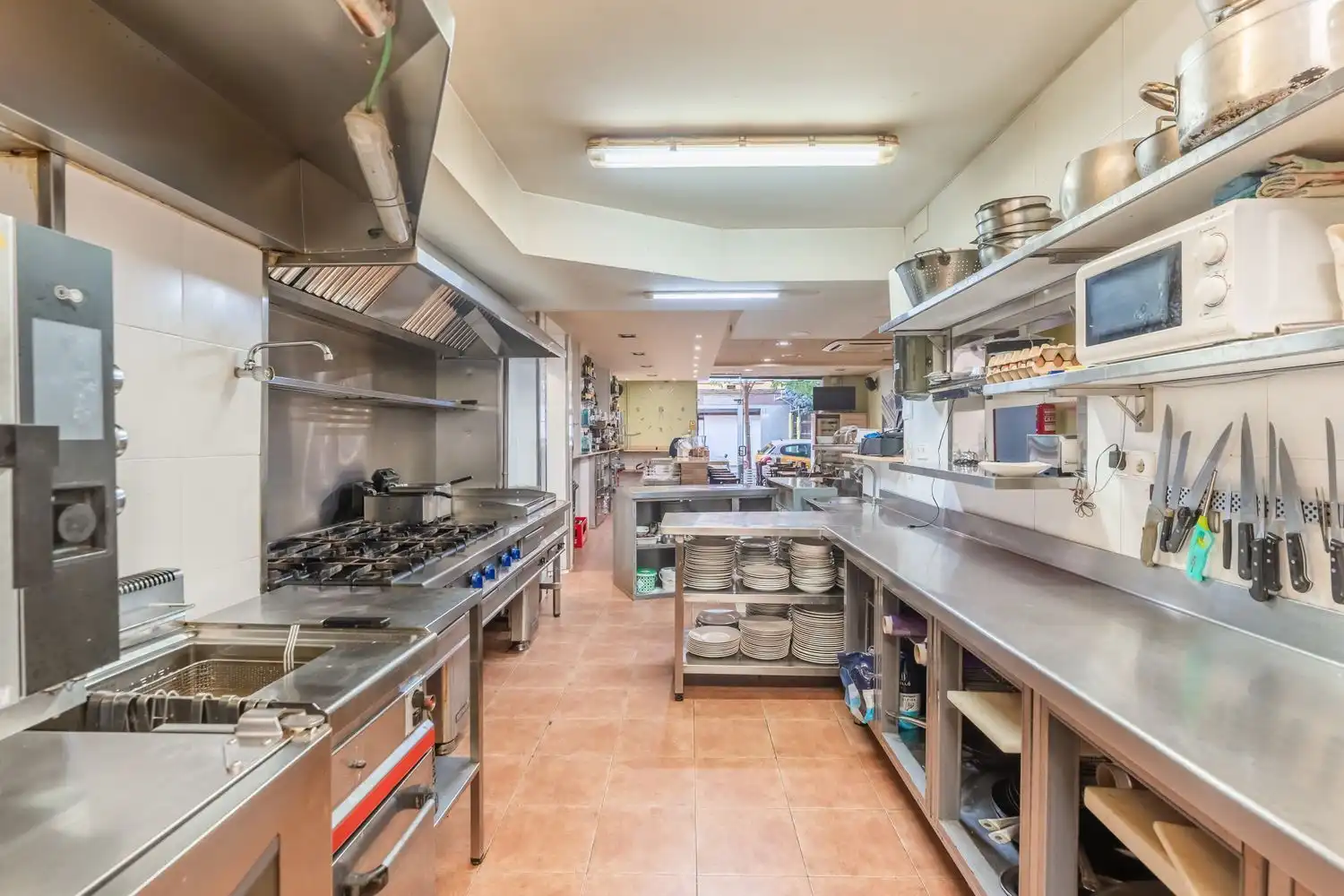 Cuina de Local en venda en L'Hospitalet de Llobregat amb Aire condicionat