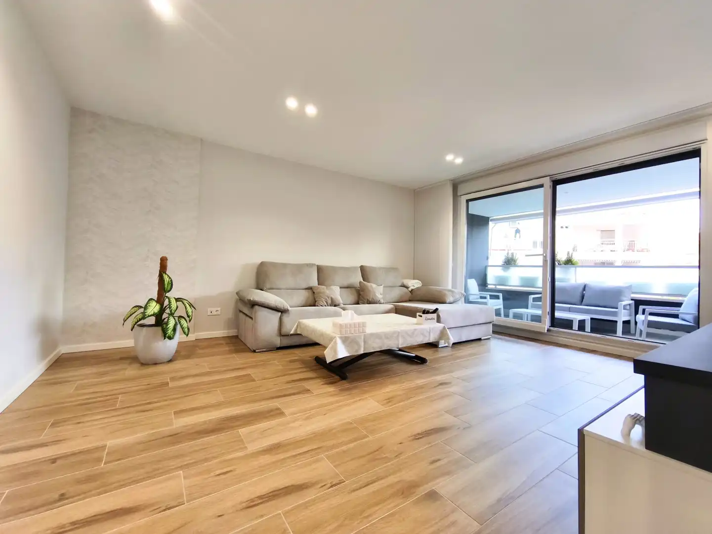 Wohnzimmer von Wohnung zum Verkauf in  Logroño mit Heizung, Privatgarten und Parkett