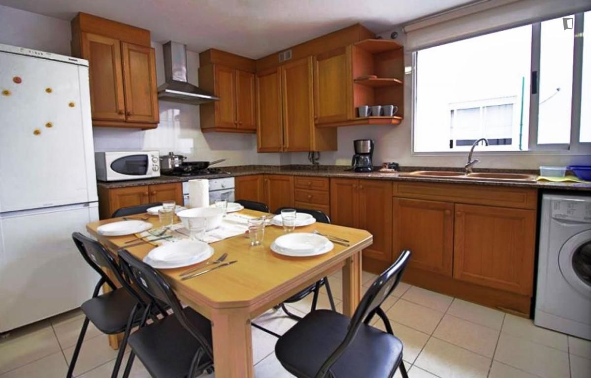 Kitchen of Apartment to rent in  Valencia Capital  with Air Conditioner, Furnished and Oven