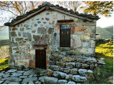 Casa amb jardí en venda a Lugar Trueba 196