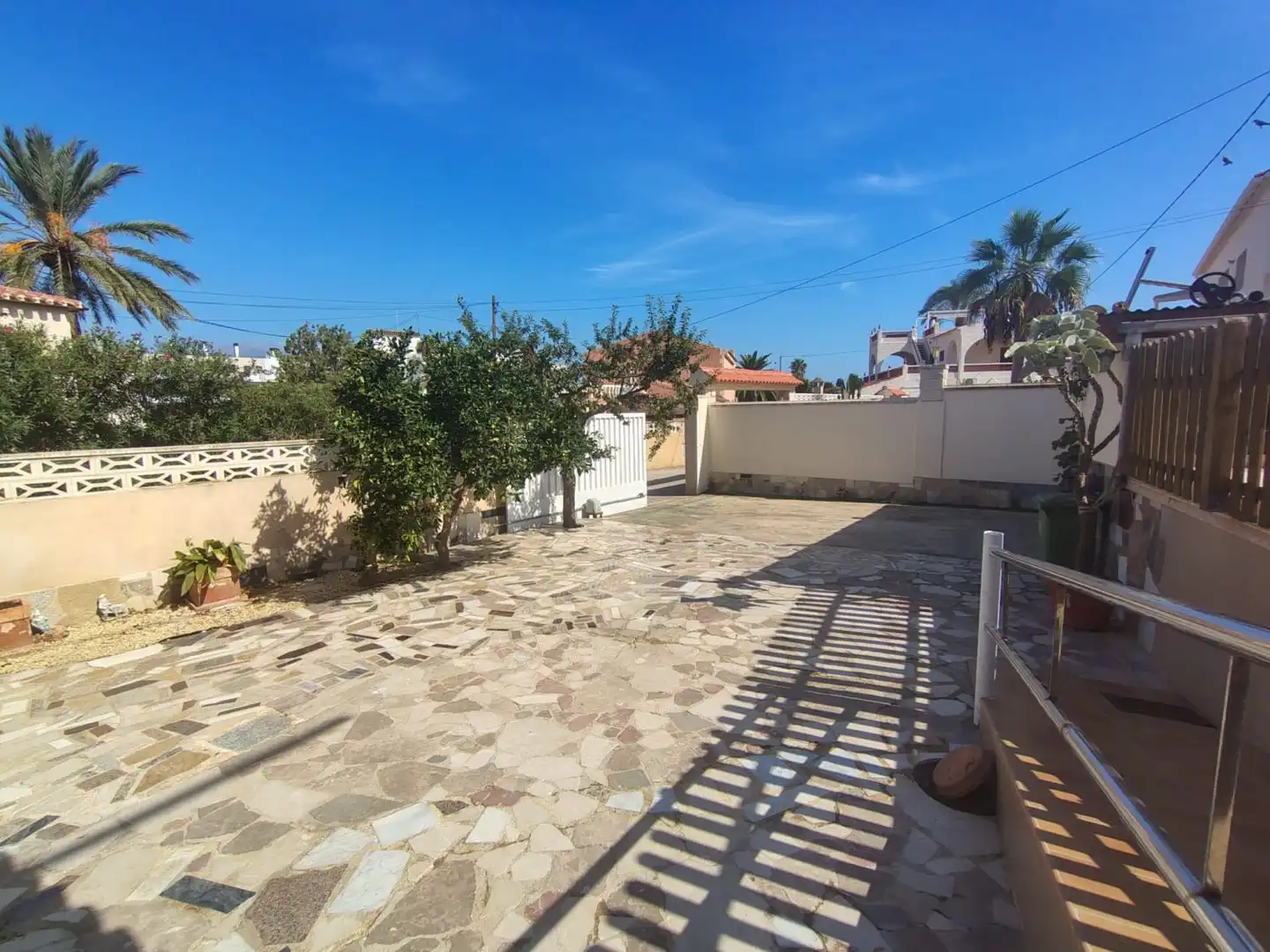 Vista exterior de Casa adosada en venda en L'Alfàs del Pi amb Aire condicionat i Traster