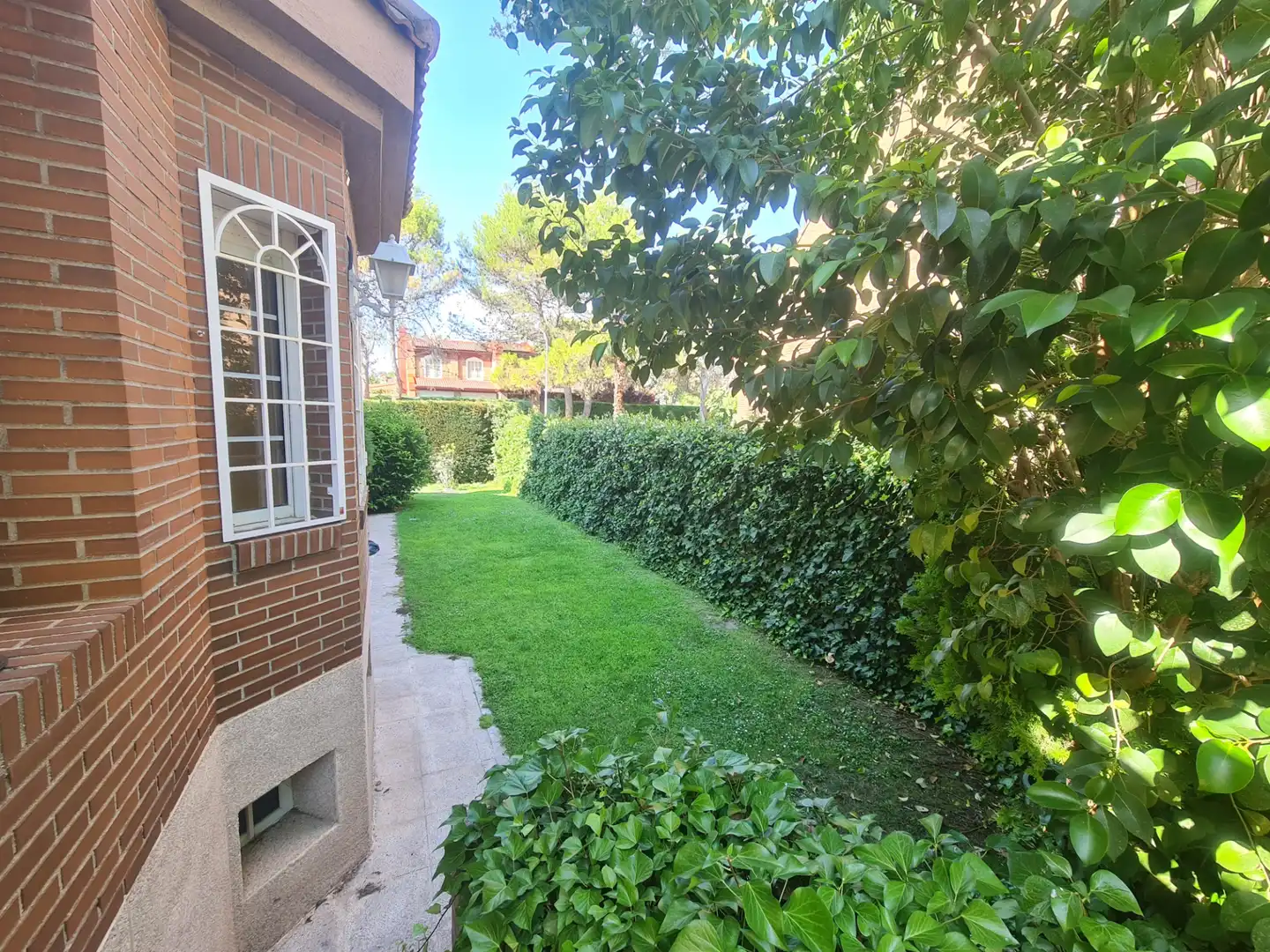 Casa aparellada amb piscina en venda a Calle Záncara, imagen 4