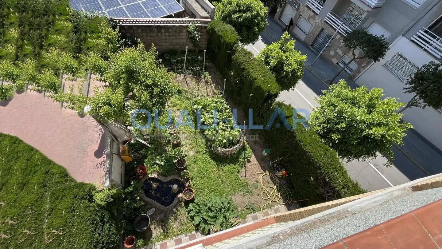 Jardí de Pis en venda en Sant Feliu de Llobregat amb Aire condicionat, Jardí privat i Parquet
