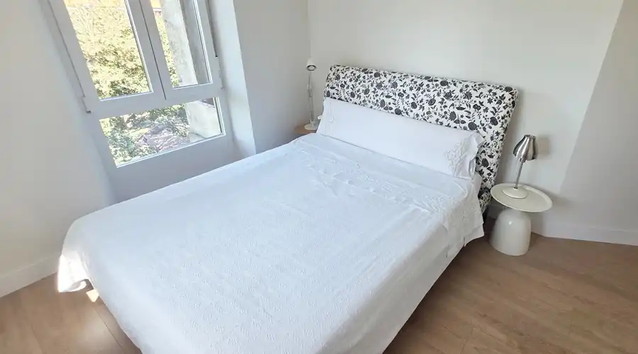 Dormitori de Apartament de lloguer en Gorliz amb Calefacció, Moblat i Forn
