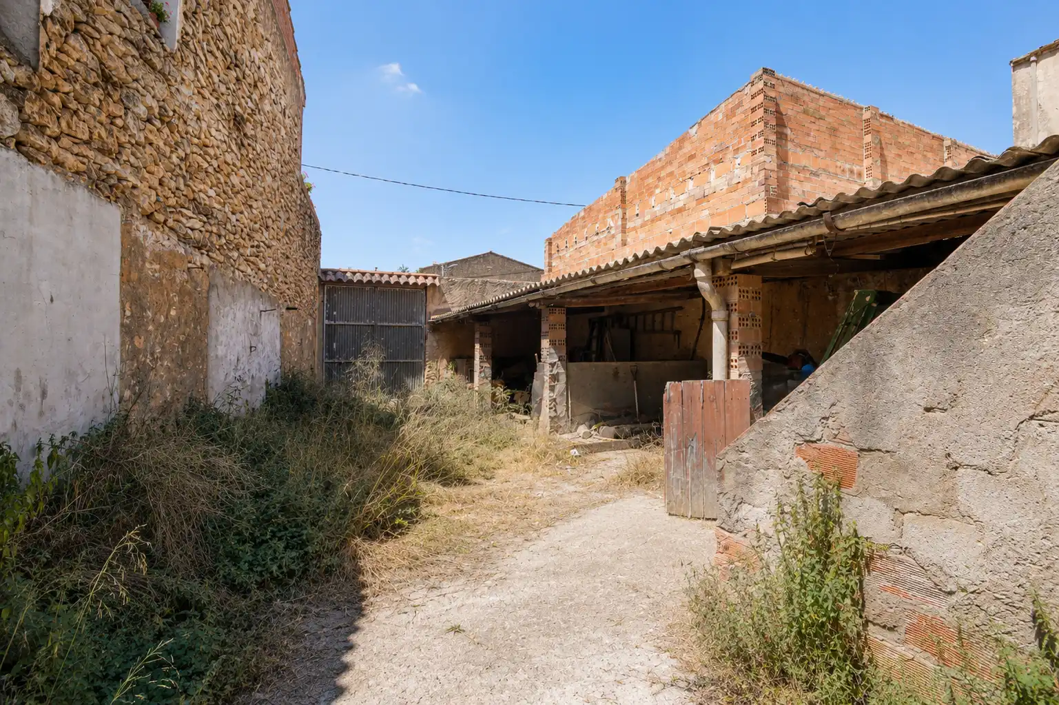 Vista exterior de Casa adosada en venda en Bràfim amb Jardí privat, Terrassa i Traster