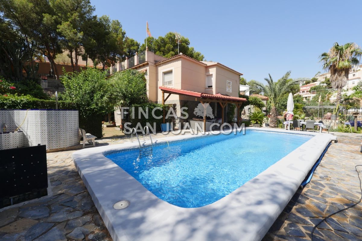 Swimming pool of House or chalet for sale in El Campello  with Air Conditioner, Heating and Private garden