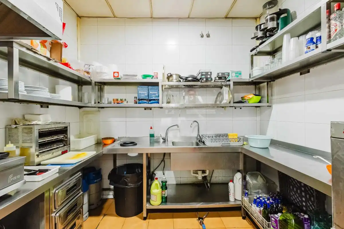 Cocina de Local en venta en Marbella con Calefacción
