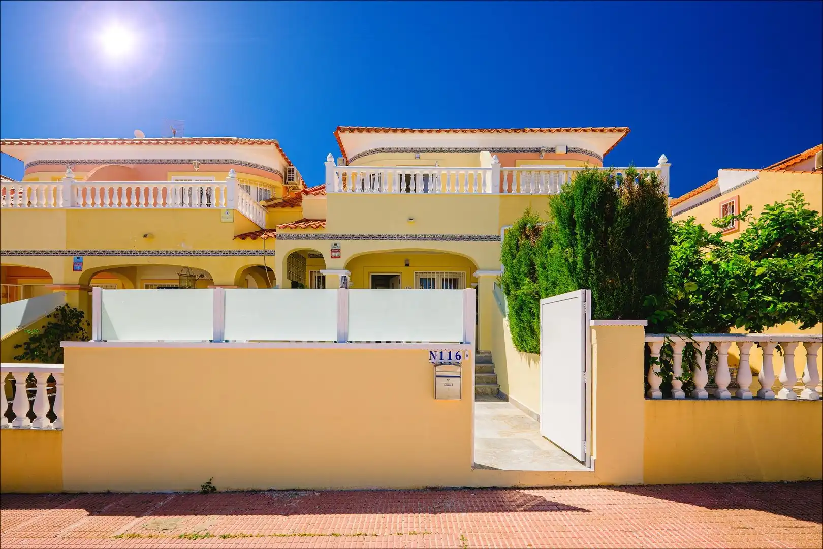 Vista exterior de Casa adosada en venta en Orihuela con Aire acondicionado, Calefacción y Jardín privado