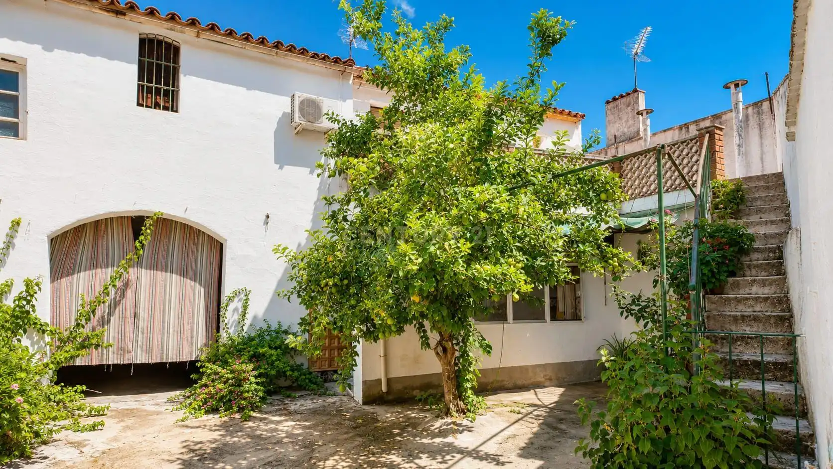 Exterior view of Houses for sale in Granja de Torrehermosa  with Air Conditioner, Storage room and Oven
