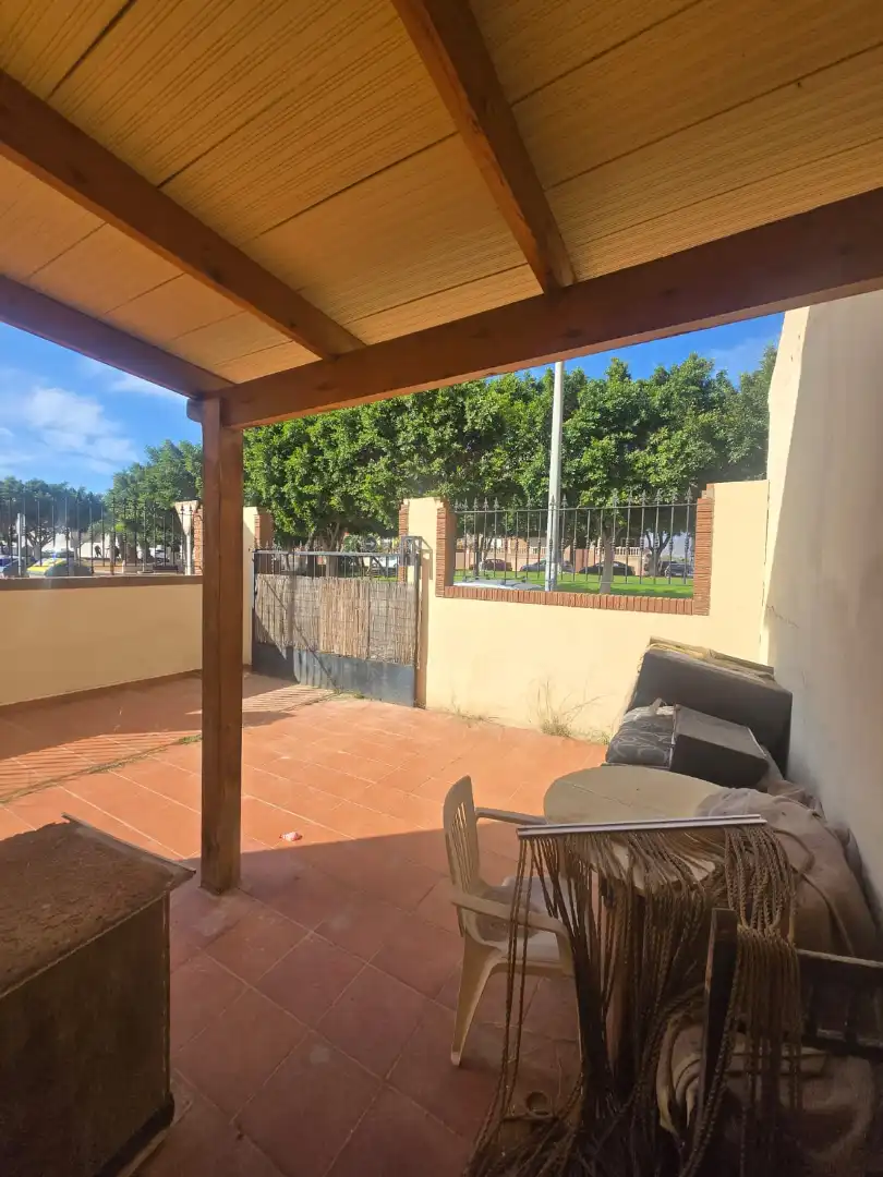 Jardín de Casa adosada en venta en Roquetas de Mar con Aire acondicionado, Jardín privado y Amueblado