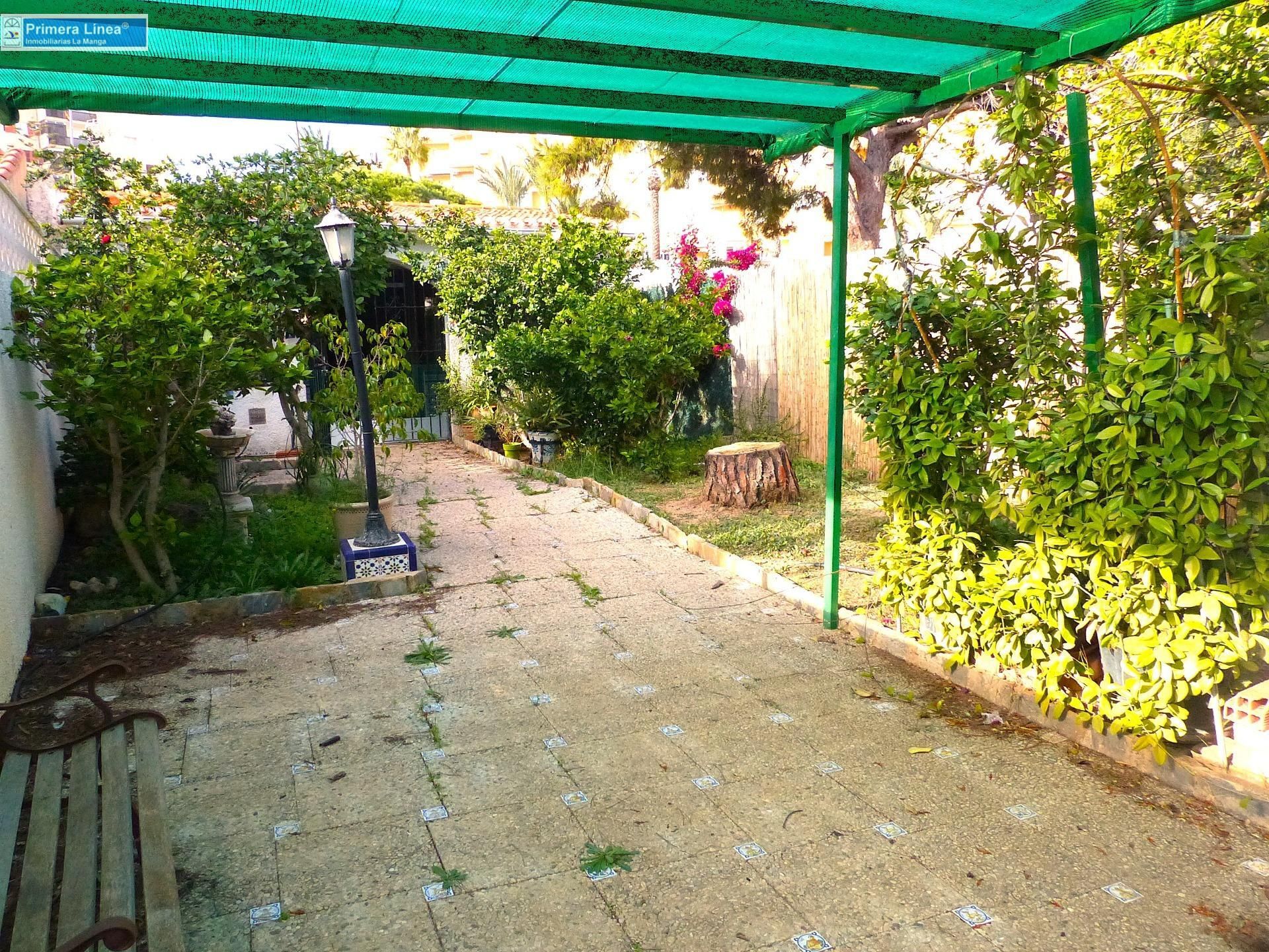 Jardí de Casa adosada en venda en La Manga del Mar Menor amb Jardí privat, Terrassa i Moblat