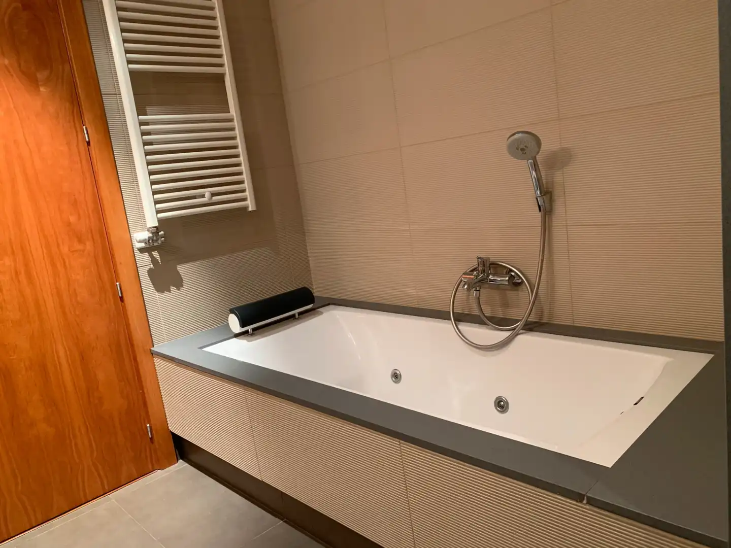 Baño de Casa adosada en venta en Reus con Aire acondicionado, Calefacción y Jardín privado