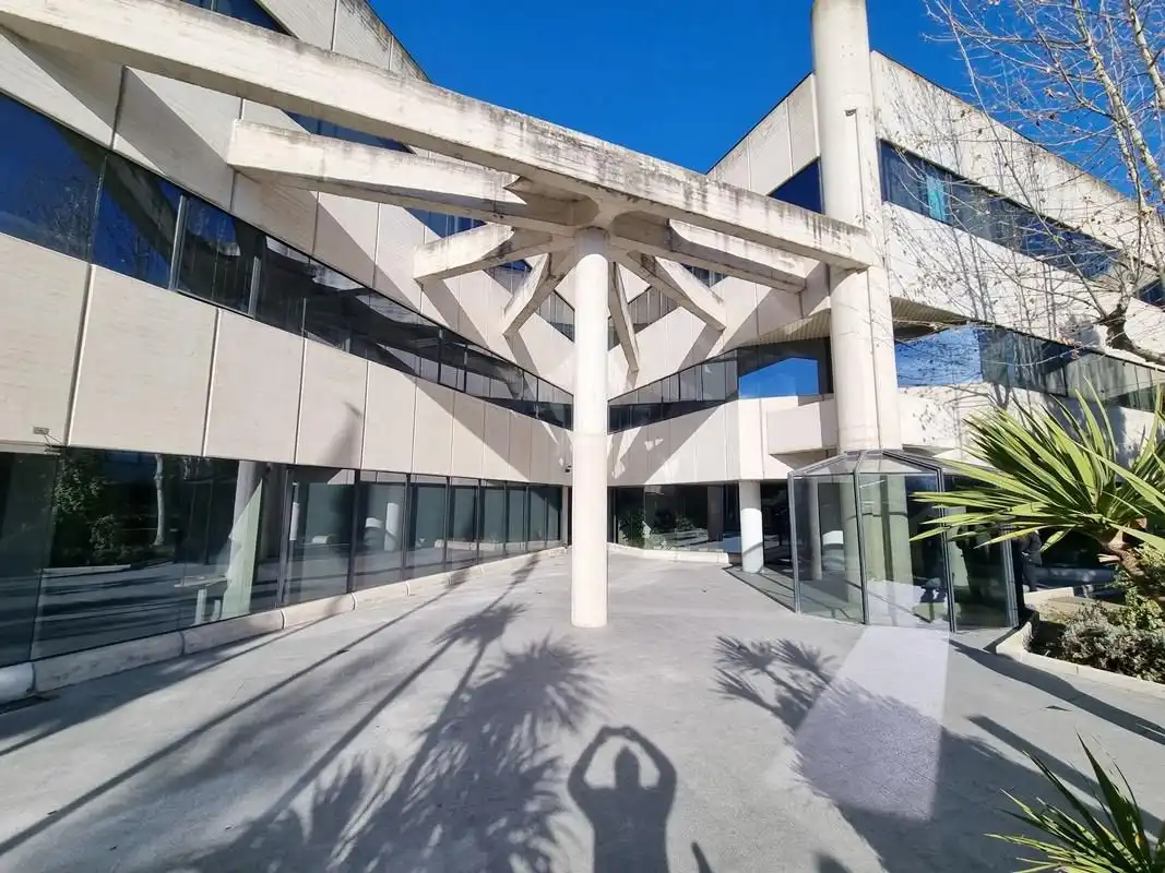 Außenansicht von Büro zum Verkauf in Las Rozas de Madrid mit Klimaanlage