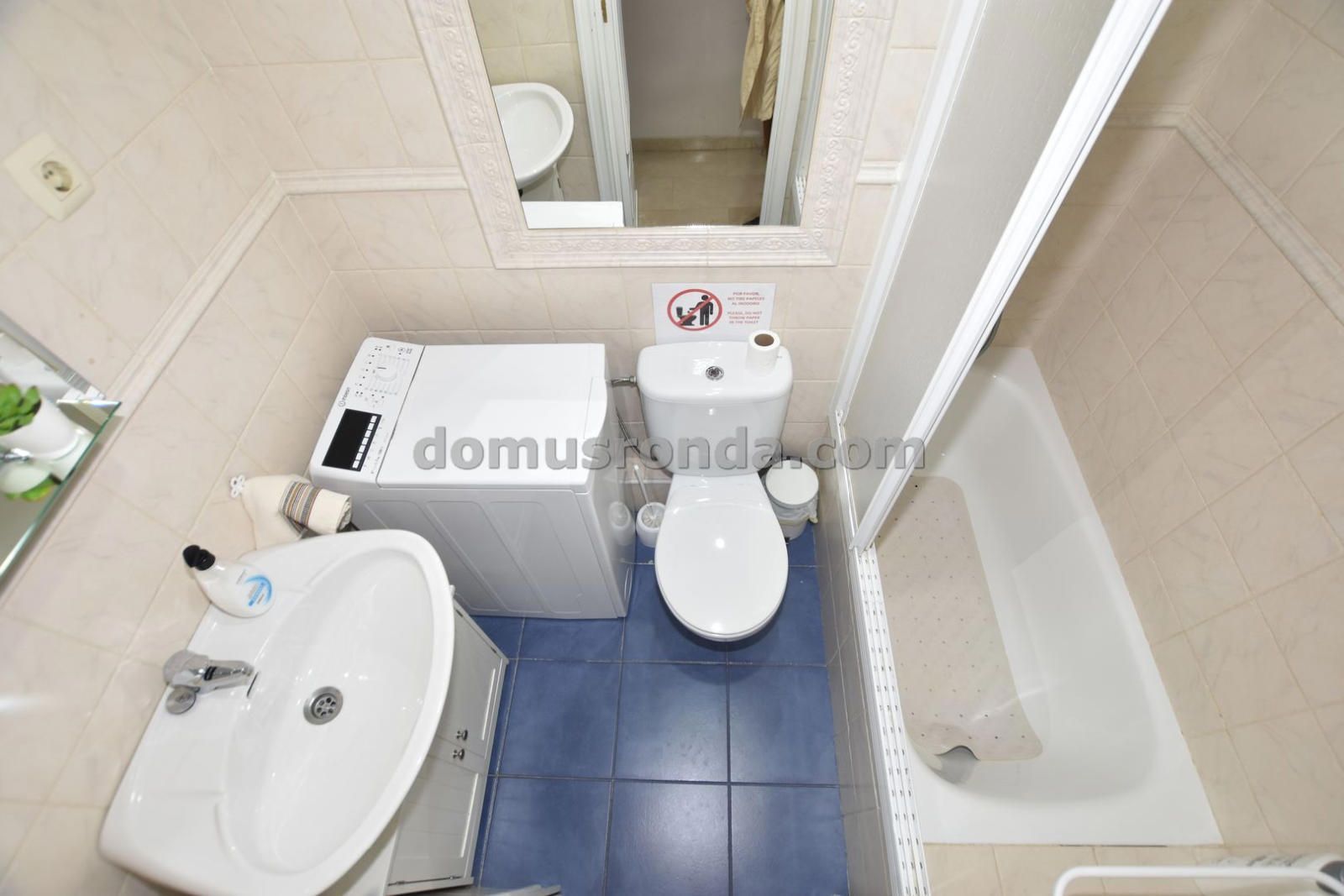 Bathroom of Flat for sale in Ronda  with Air Conditioner, Heating and Terrace