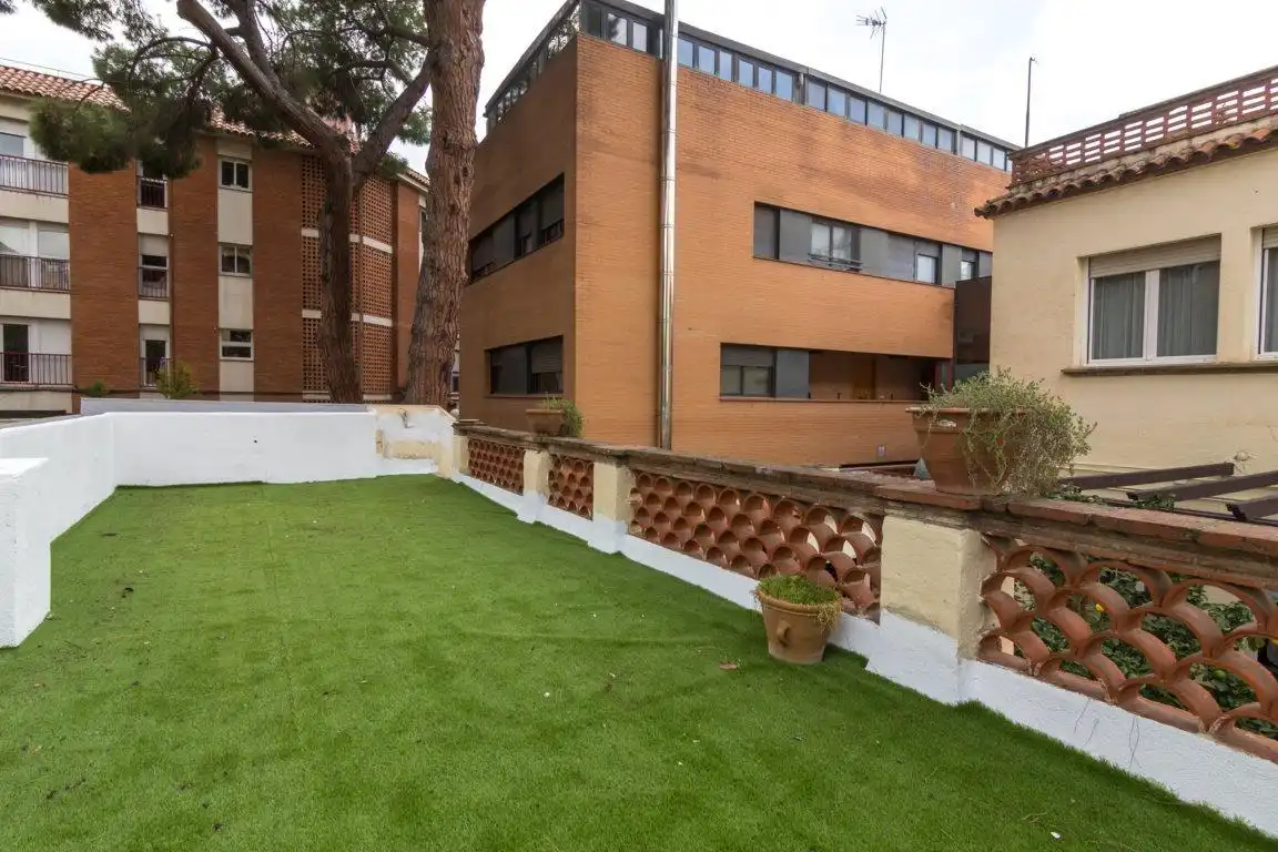 Exterior view of Houses for sale in Sant Cugat del Vallès  with Air Conditioner, Heating and Private garden