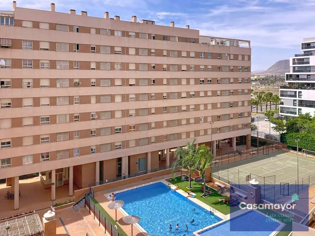 Vista exterior de Pis en venda en Alicante / Alacant amb Aire condicionat, Calefacció i Jardí privat