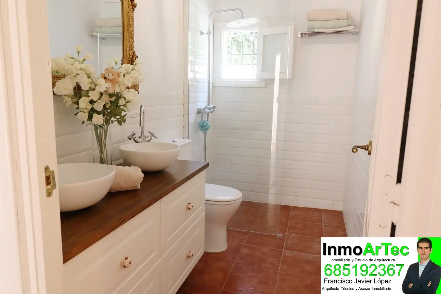 Bathroom of Houses for sale in Fuente Vaqueros  with Swimming Pool and Furnished