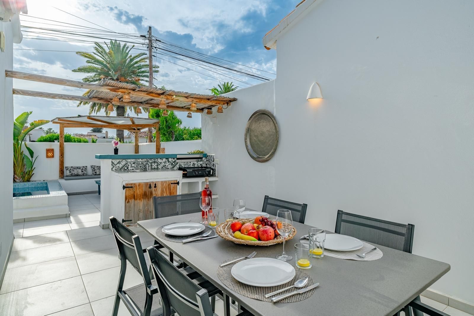 Terrassa de Casa adosada de lloguer en Dénia amb Aire condicionat, Calefacció i Jardí privat