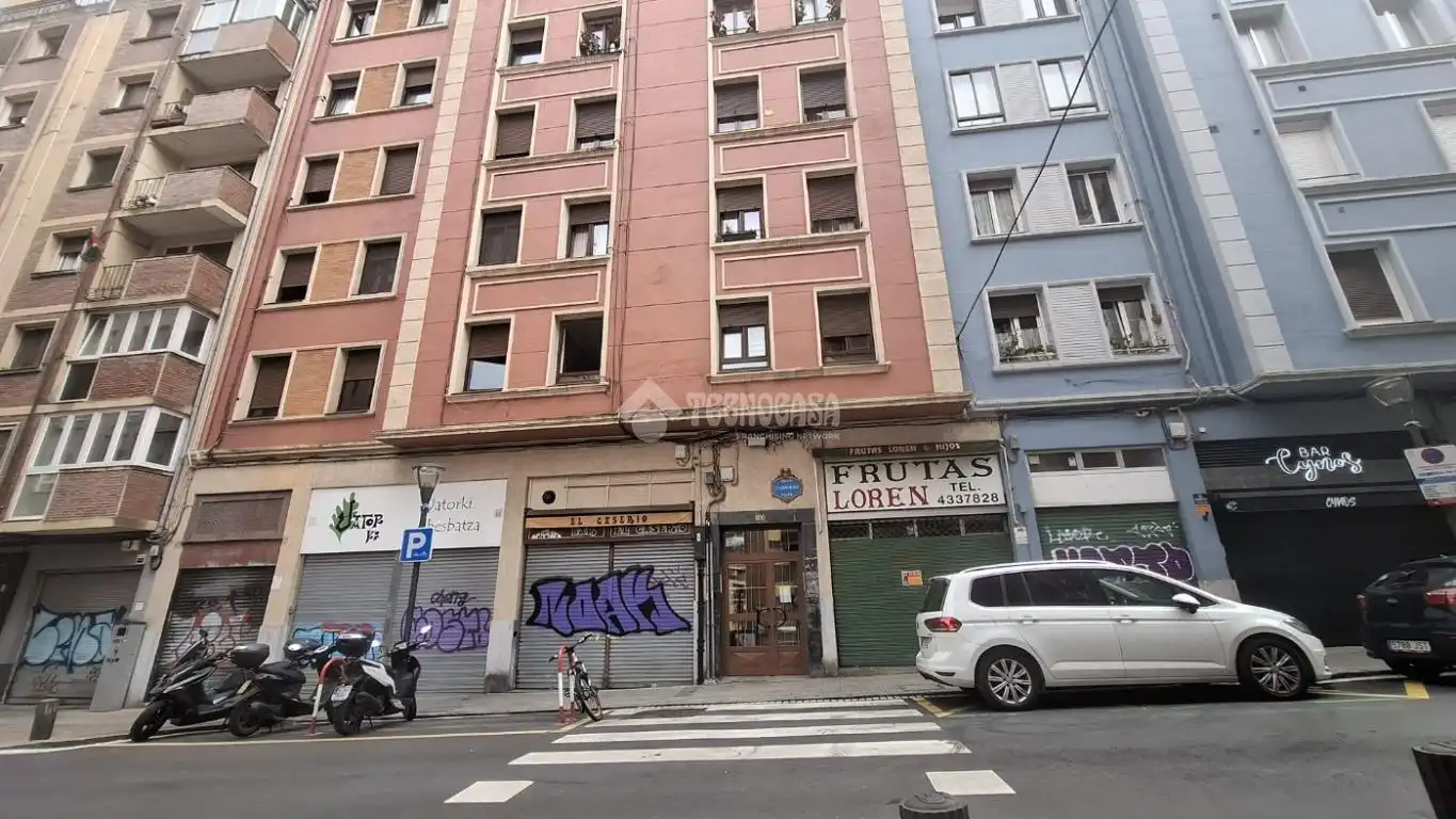 Vista exterior de Àtic en venda en Bilbao 
