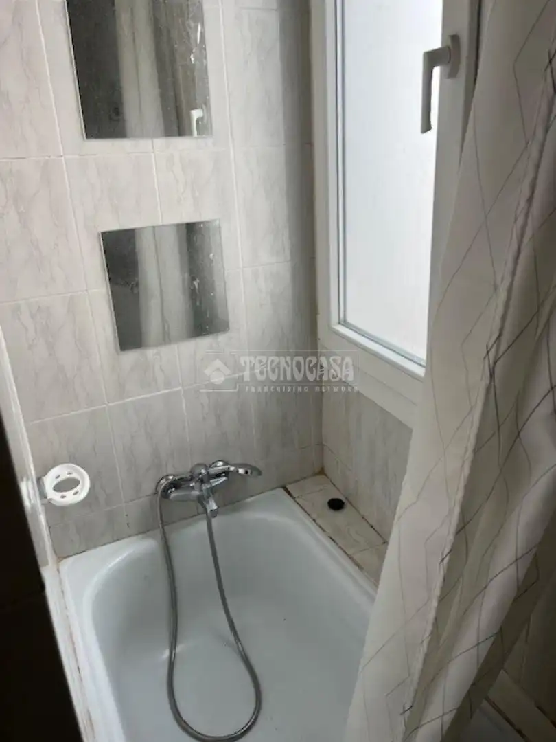 Bathroom of Flat for sale in Madrid
