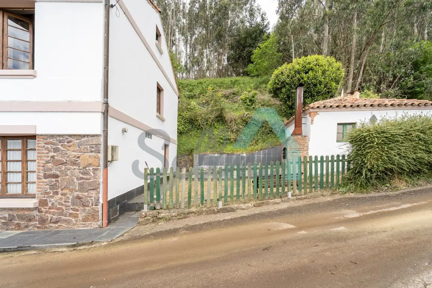 Außenansicht von Einfamilien-Reihenhaus zum Verkauf in Carreño mit Heizung, Privatgarten und Parkett