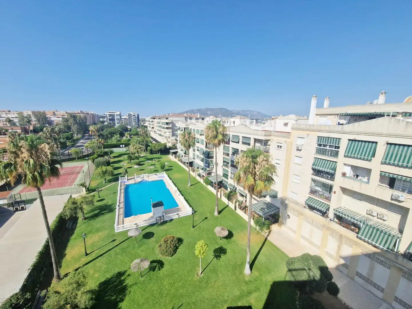 Vista exterior de Àtic en venda en Málaga amb Aire condicionat, Calefacció i Jardí privat