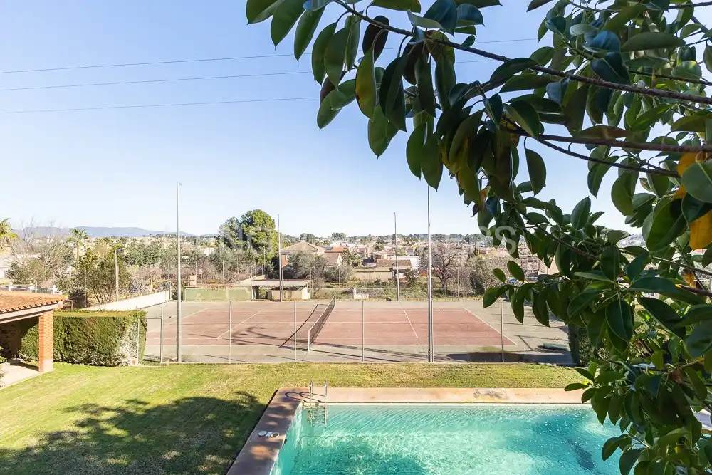 Swimming pool of Houses for sale in La Pobla de Vallbona  with Air Conditioner, Heating and Private garden