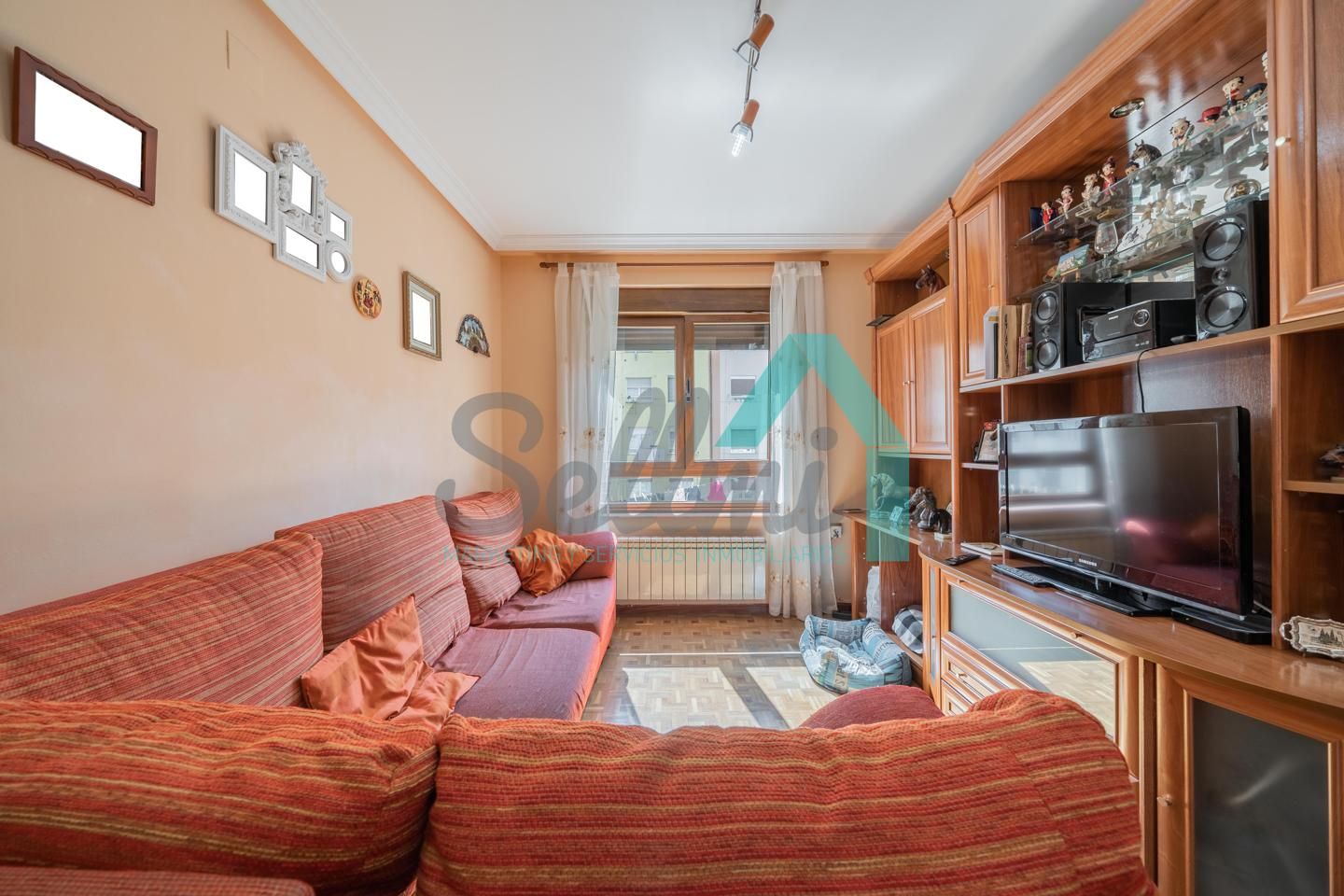 Sala de estar de Piso en venta en Mieres (Asturias) con Calefacción, Parquet y Trastero