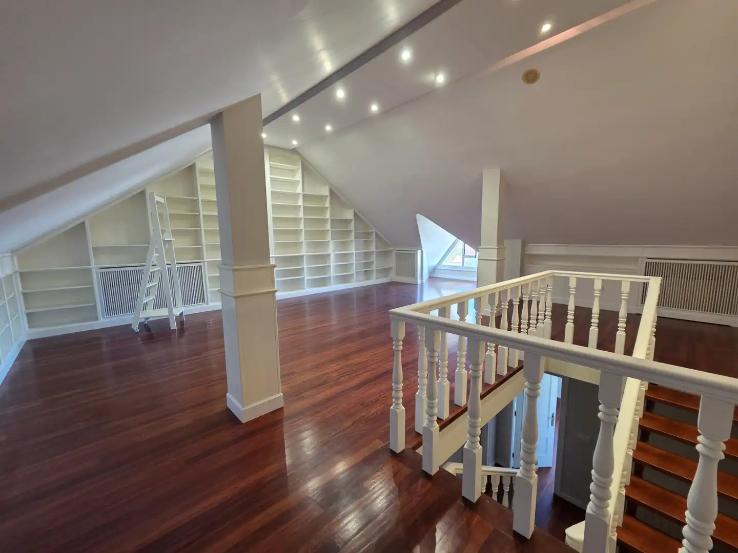 Casa adosada en venda en Vigo  amb Calefacció, Jardí privat i Parquet