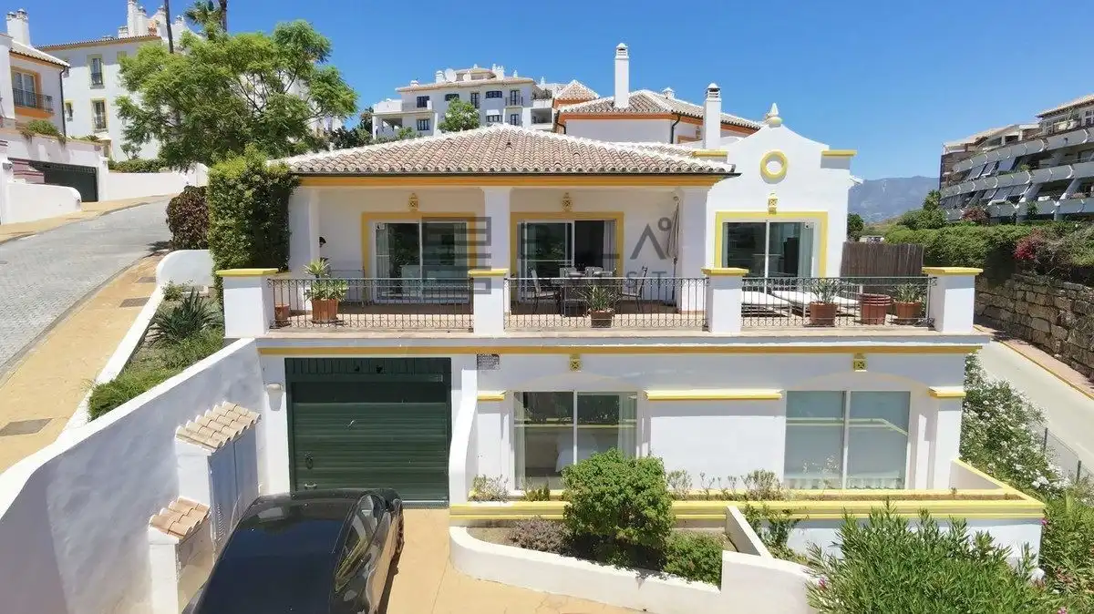 Maison mitoyenne avec piscine à vendre à Urb. Islas de Miraflores
