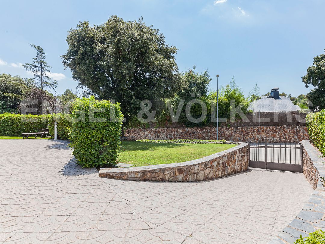 Vista exterior de Casa o xalet en venda en Sabadell amb Calefacció, Jardí privat i Terrassa