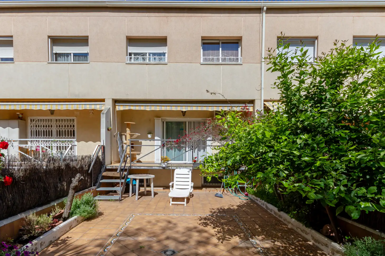 Vista exterior de Casa adosada en venta en Martorell con Calefacción, Jardín privado y Horno