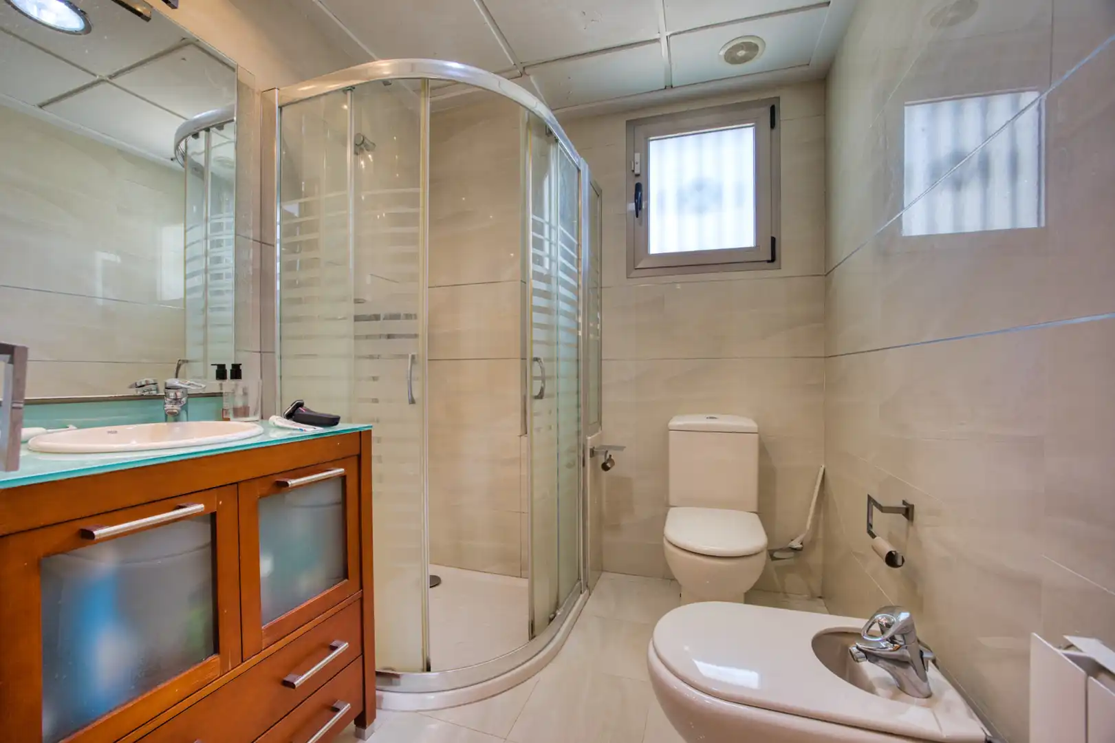 Badezimmer von Haus oder Chalet zum Verkauf in Elche / Elx mit Klimaanlage, Heizung und Privatgarten