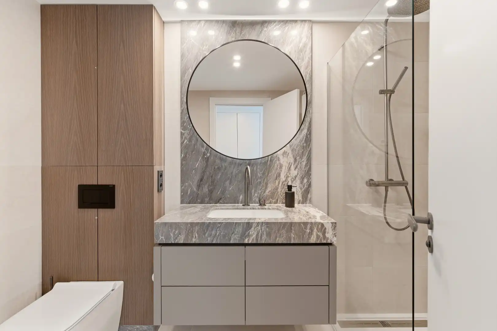 Bathroom of Attic for sale in Estepona  with Air Conditioner, Terrace and Swimming Pool