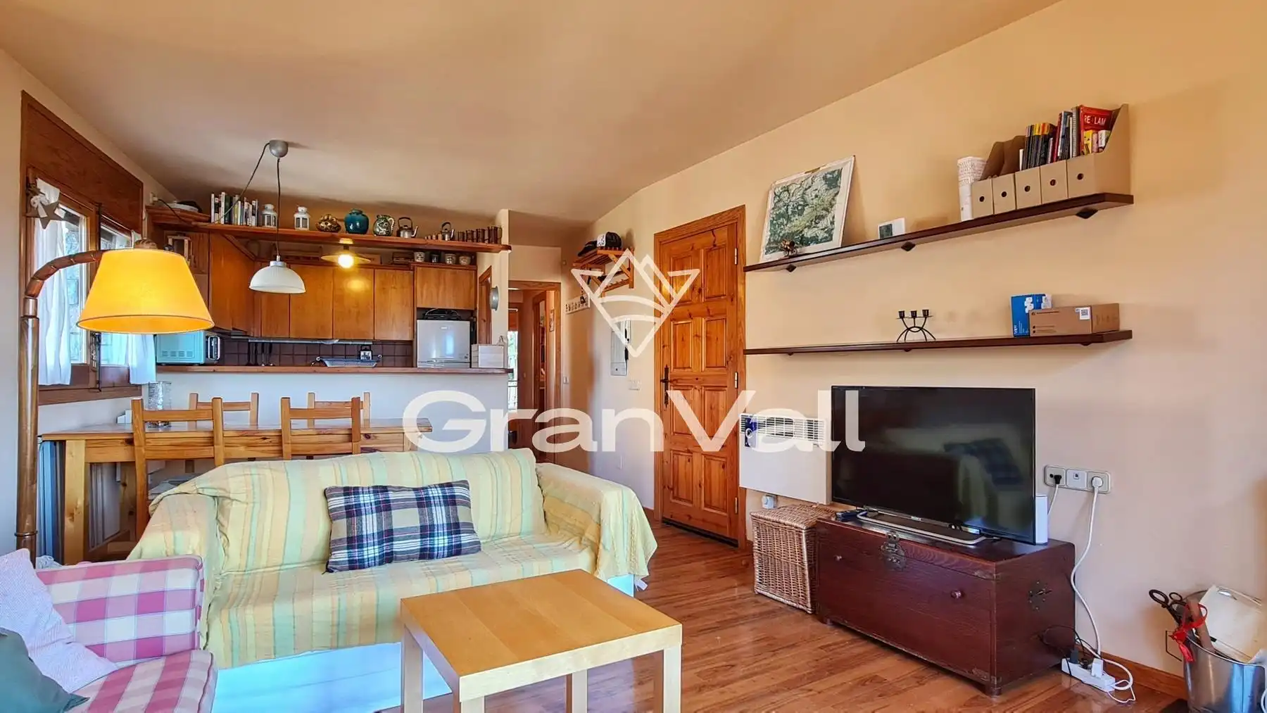 Sala d'estar de Apartament en venda en Alp amb Calefacció, Jardí privat i Parquet