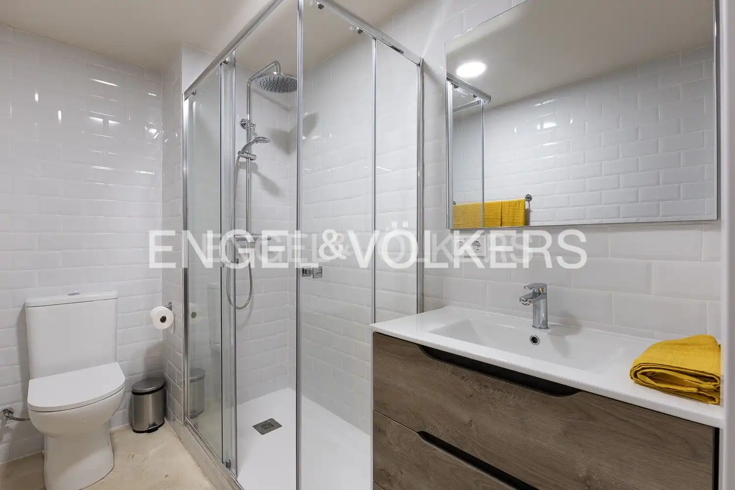 Bany de Apartament de lloguer en Valencia amb Aire condicionat, Calefacció i Moblat
