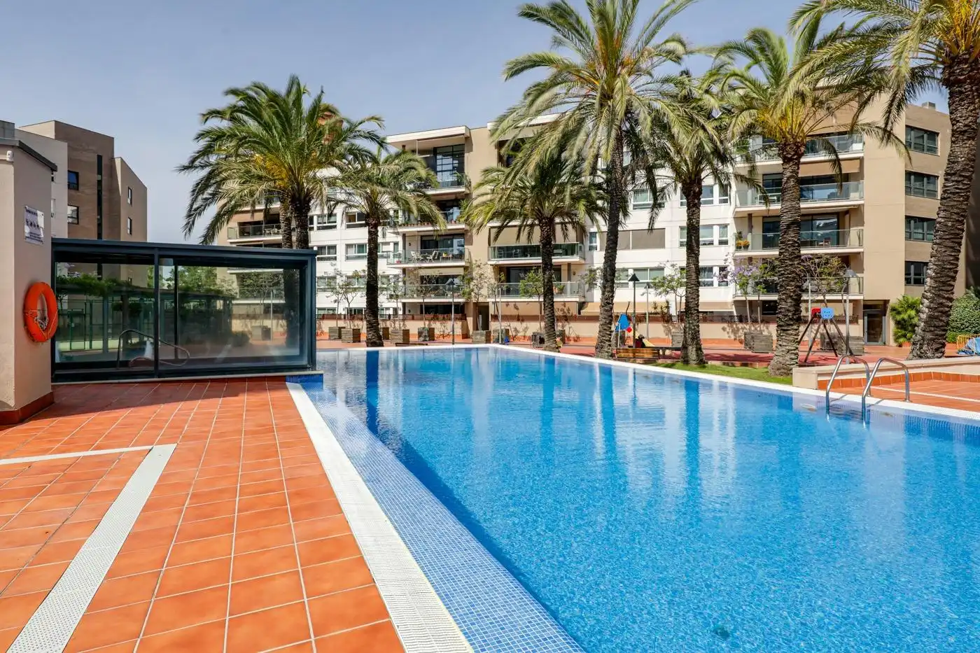 Schwimmbecken von Wohnung zum Verkauf in Barcelona mit Klimaanlage, Heizung und Terrasse